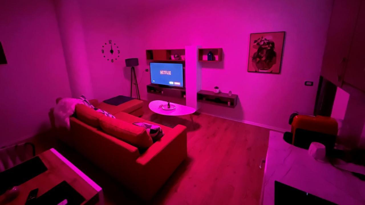 Colorful Comfy Condo Central 티라나 외부 사진