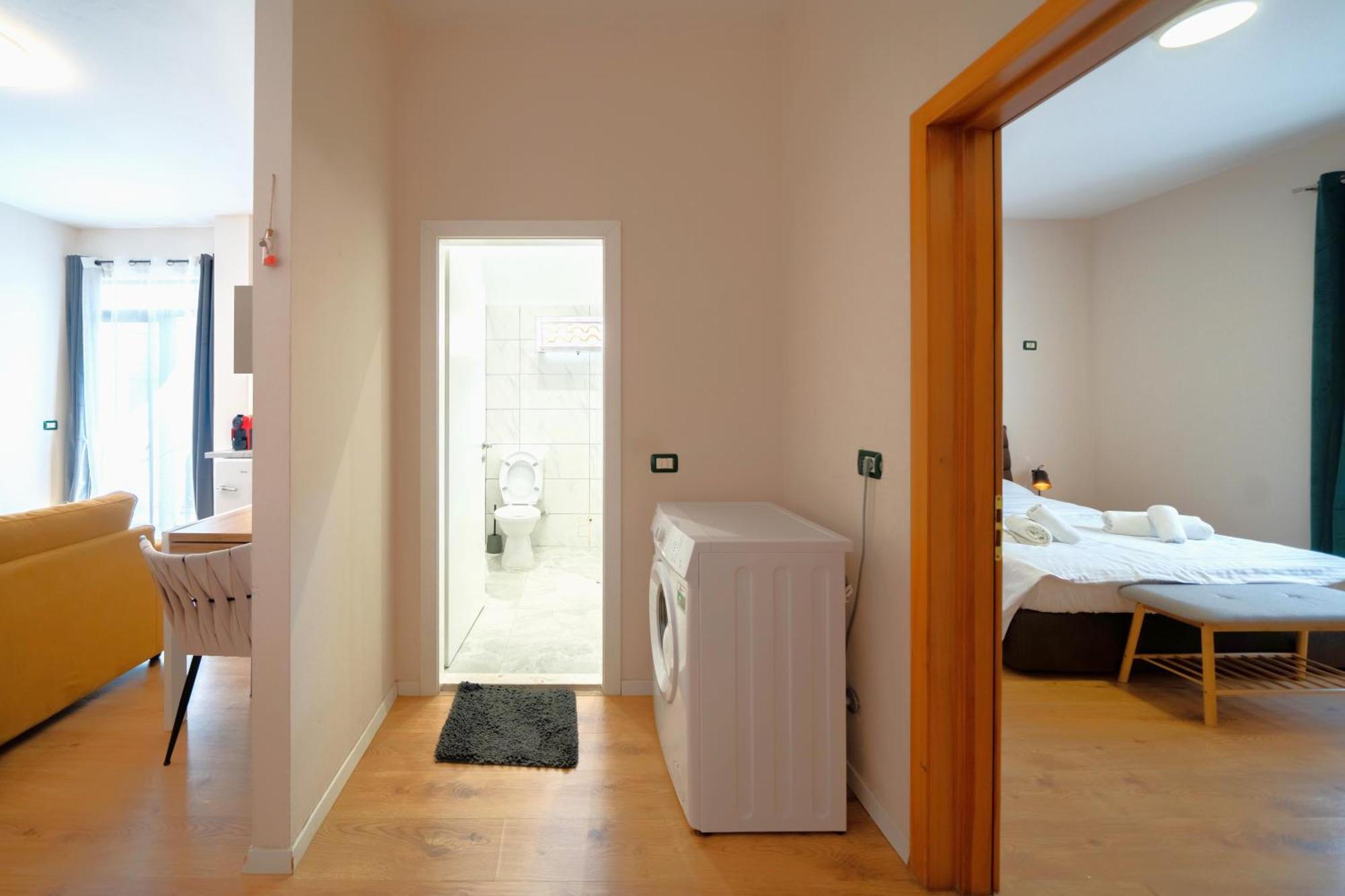Colorful Comfy Condo Central 티라나 외부 사진