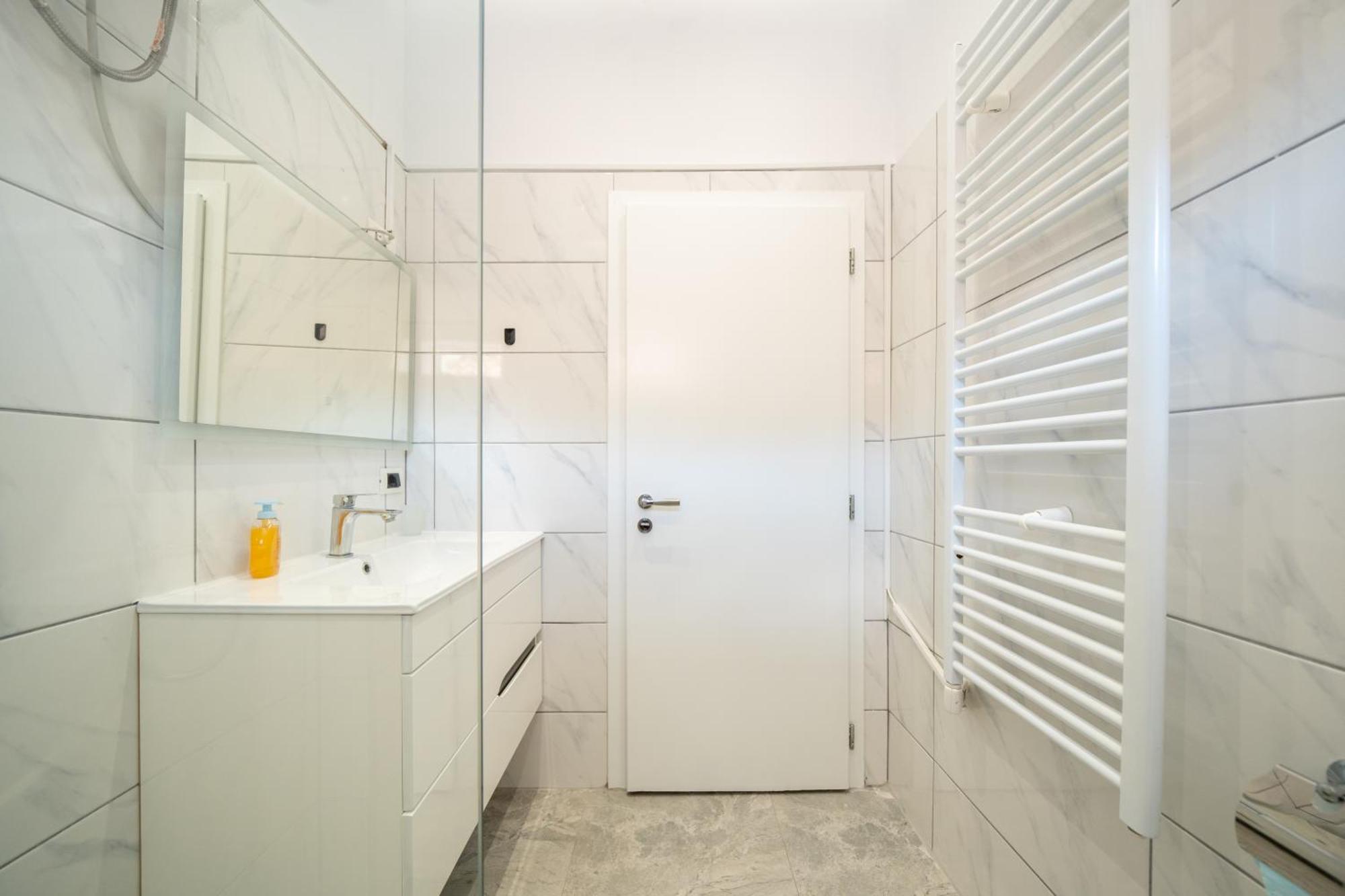 Colorful Comfy Condo Central 티라나 외부 사진
