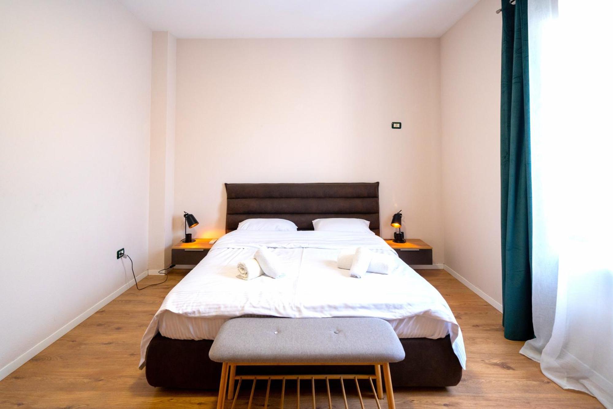 Colorful Comfy Condo Central 티라나 외부 사진