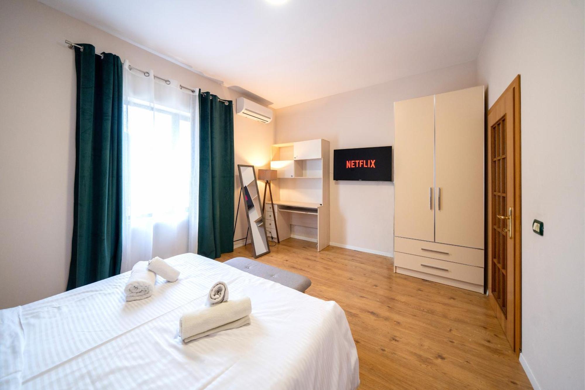 Colorful Comfy Condo Central 티라나 외부 사진