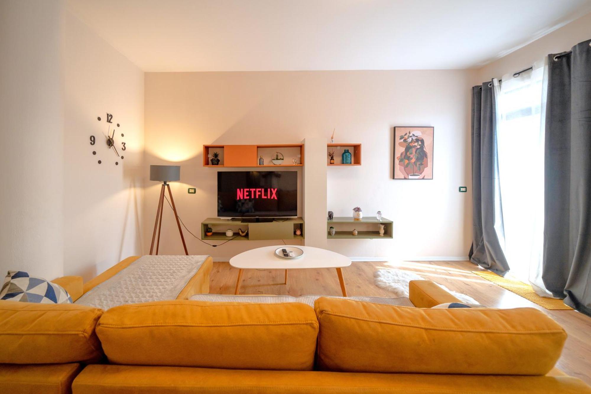 Colorful Comfy Condo Central 티라나 외부 사진
