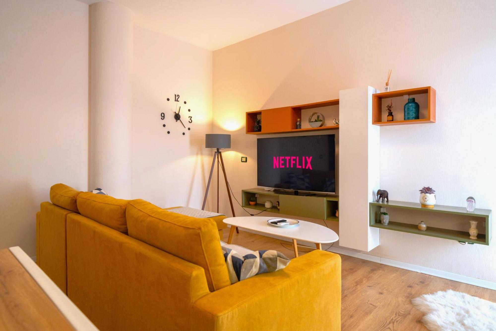 Colorful Comfy Condo Central 티라나 외부 사진